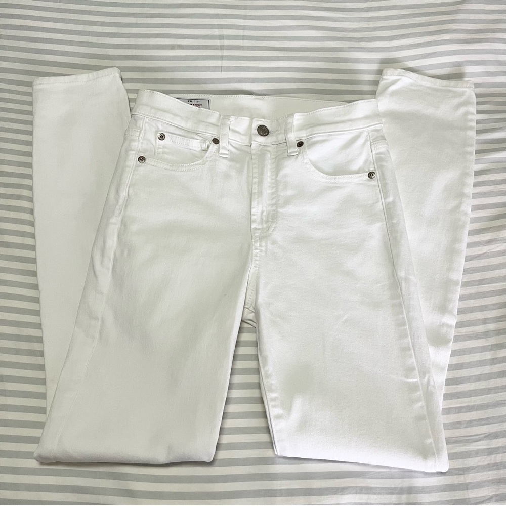 Gap True Skinny White Jean (26 Long)
